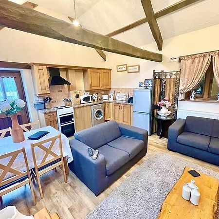 Villa Stone Built Barn In A Beautiful Rural Setting Llangwm-Isaf Exterior foto
