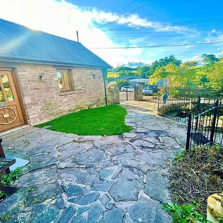 Villa Stone Built Barn In A Beautiful Rural Setting Llangwm-Isaf Exterior foto