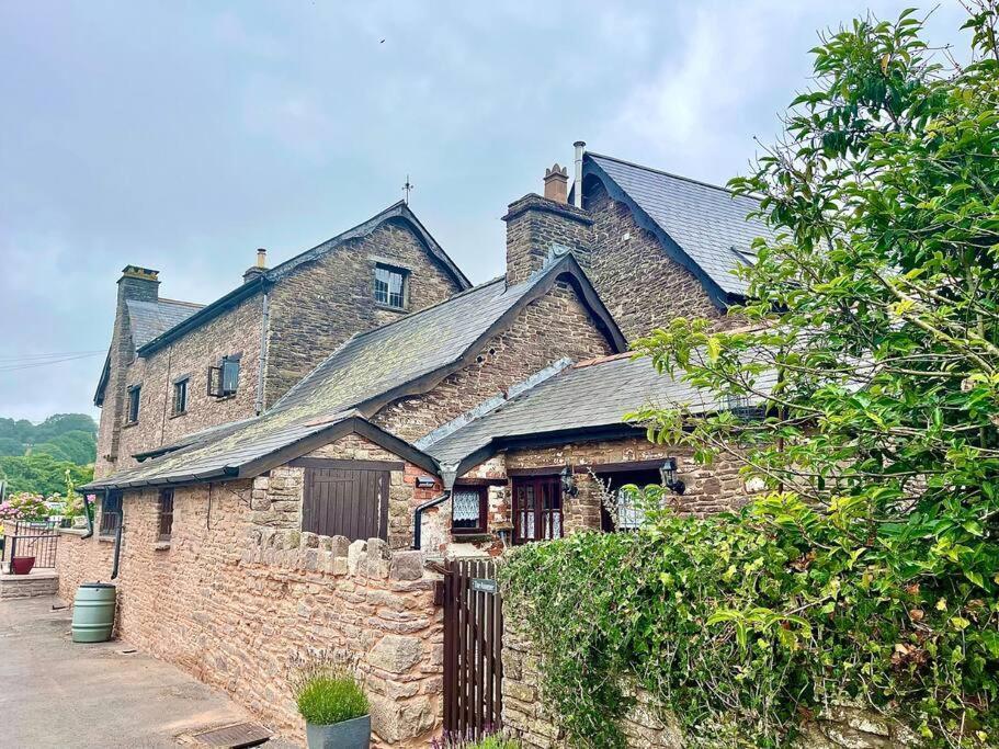 Villa Stone Built Barn In A Beautiful Rural Setting Llangwm-Isaf Exterior foto