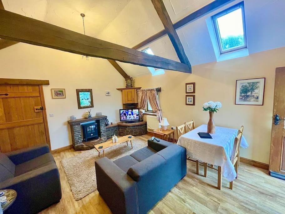 Villa Stone Built Barn In A Beautiful Rural Setting Llangwm-Isaf Exterior foto