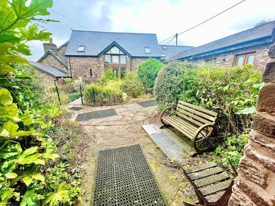 Villa Stone Built Barn In A Beautiful Rural Setting Llangwm-Isaf Exterior foto